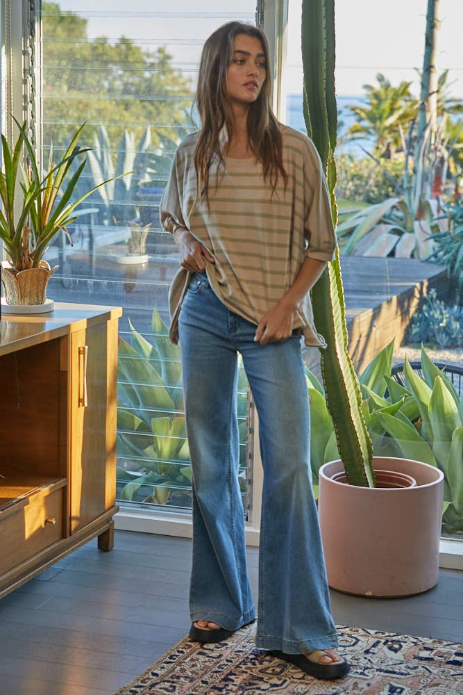 WHEELER SHORT SLEEVE TOP: Taupe Olive