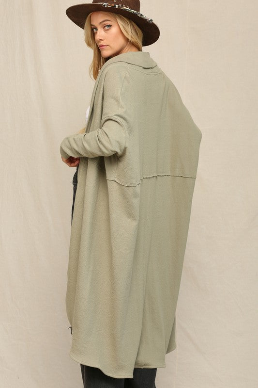 OLIVE OVERSIZED CARDIGAN IN A SLOUCHY SILHUETTE