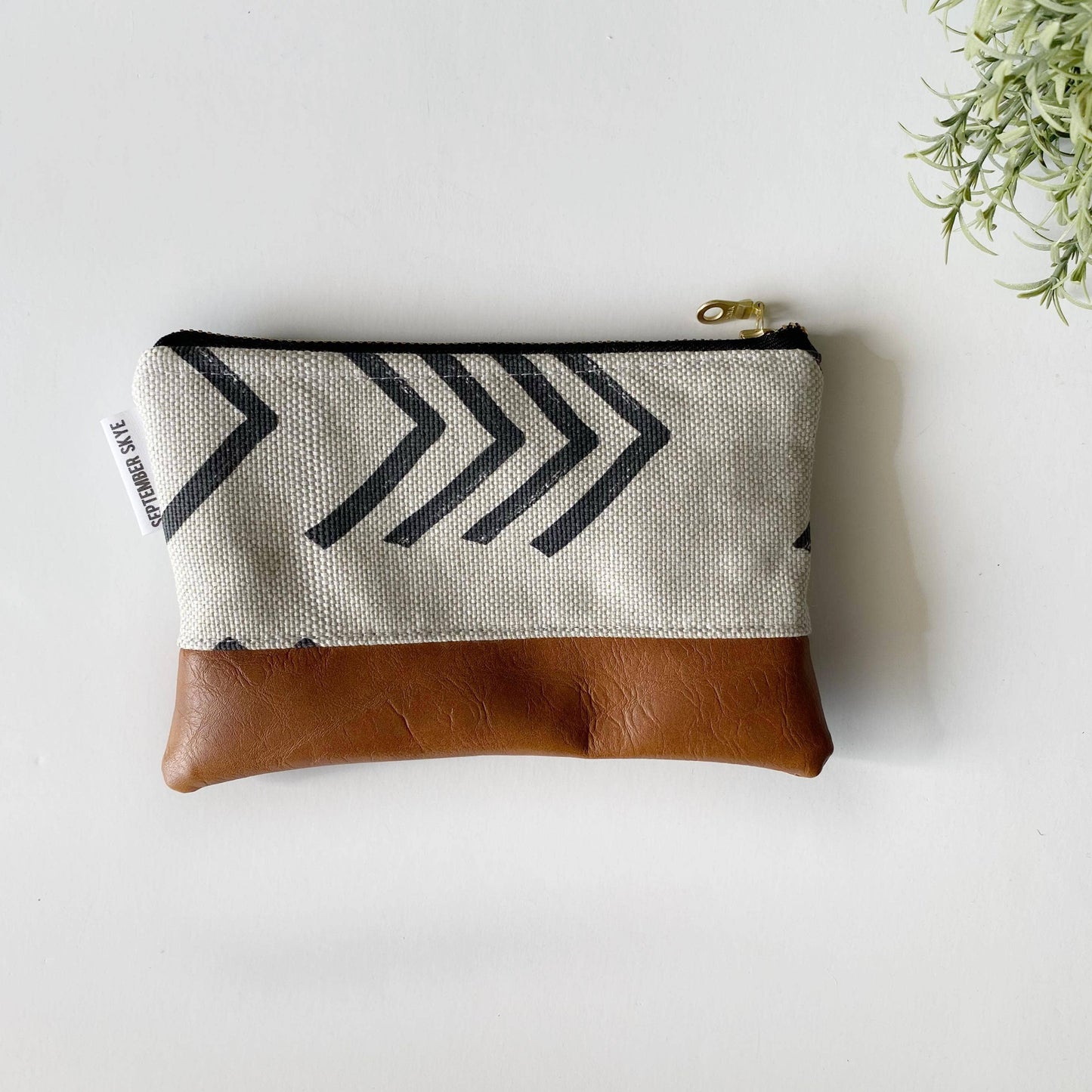 Coin purse in mudcloth arrow