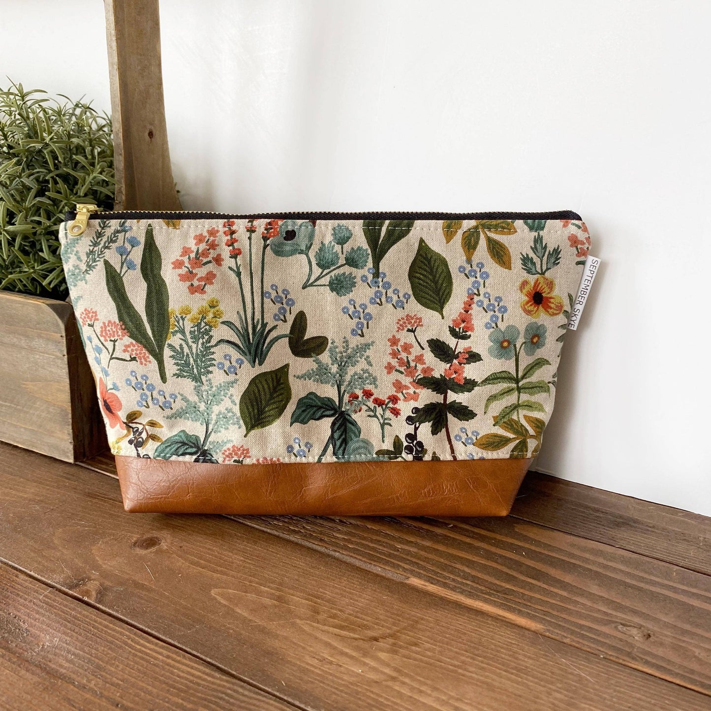 Makeup bag in rifle paper botanical linen